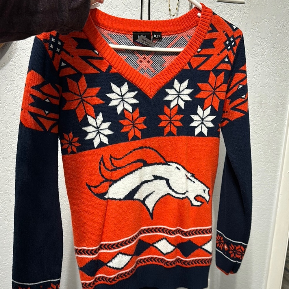 V-Neck Sweater - BRONCO